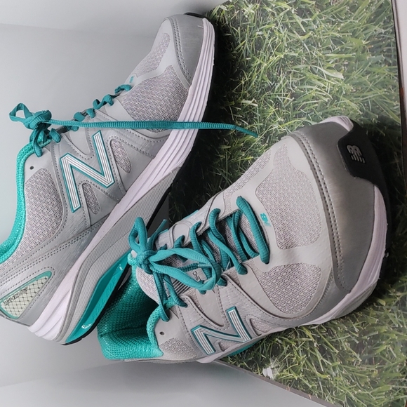 Woman New Balance 1540v2 Shoes - Picture 2 of 10